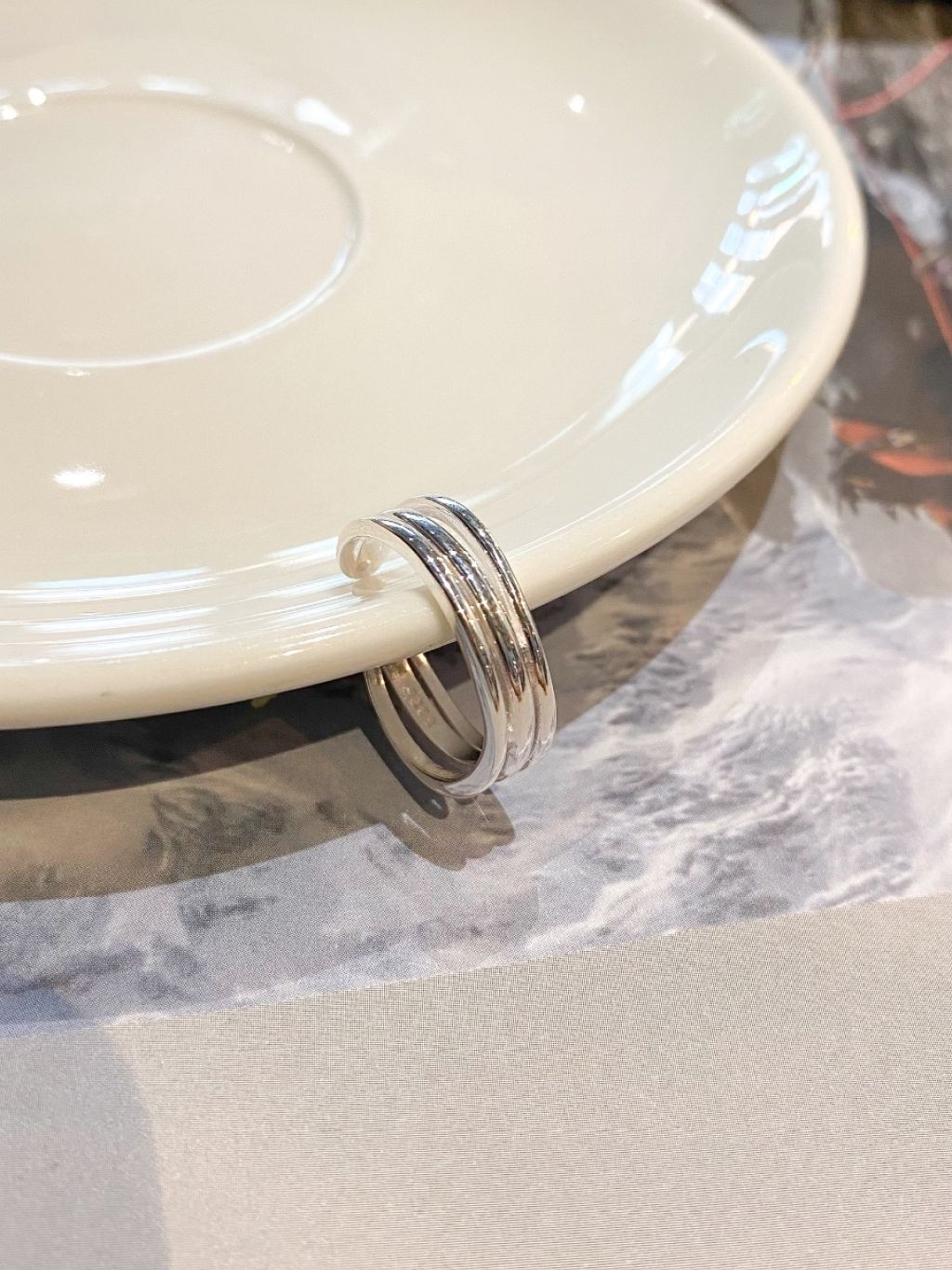 R1417 Smooth Triple Ring