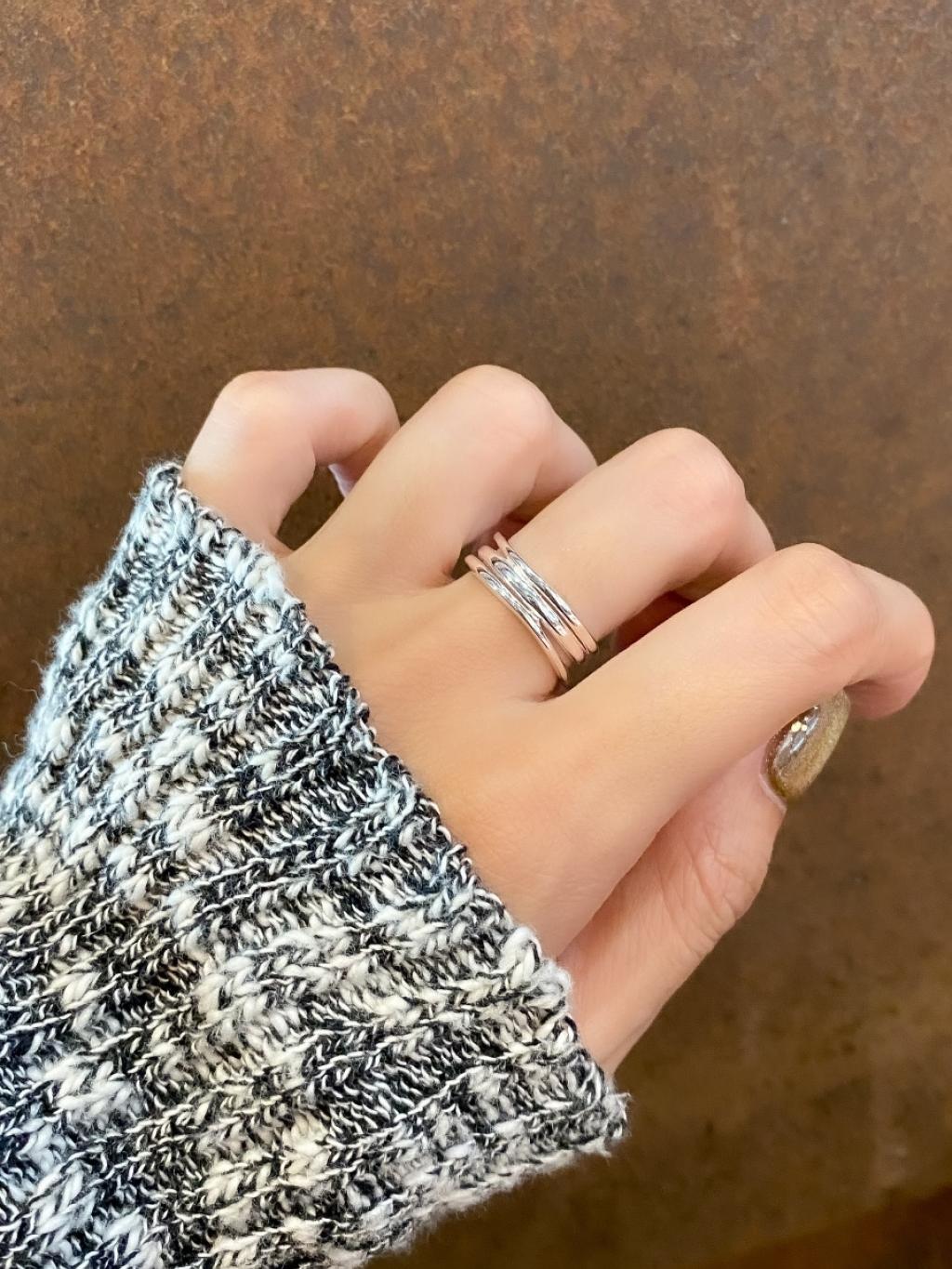 R1417 Smooth Triple Ring