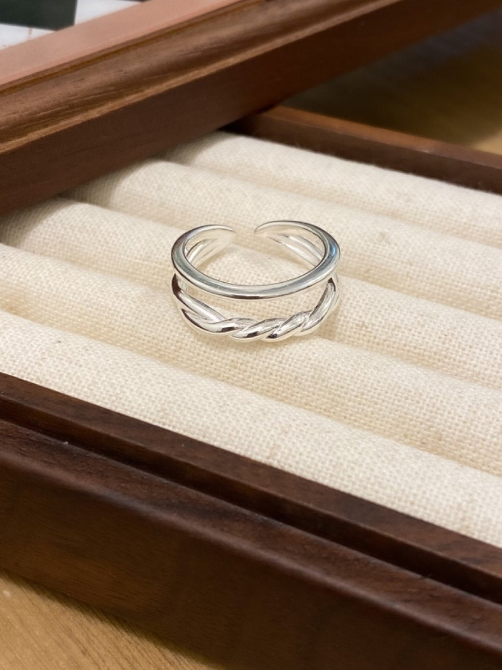R1449 Twisted Smooth Double-Layer Ring