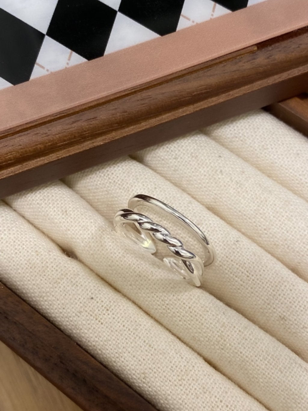 R1449 Twisted Smooth Double-Layer Ring