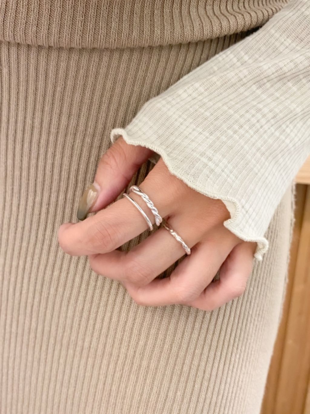 R1449 Twisted Smooth Double-Layer Ring