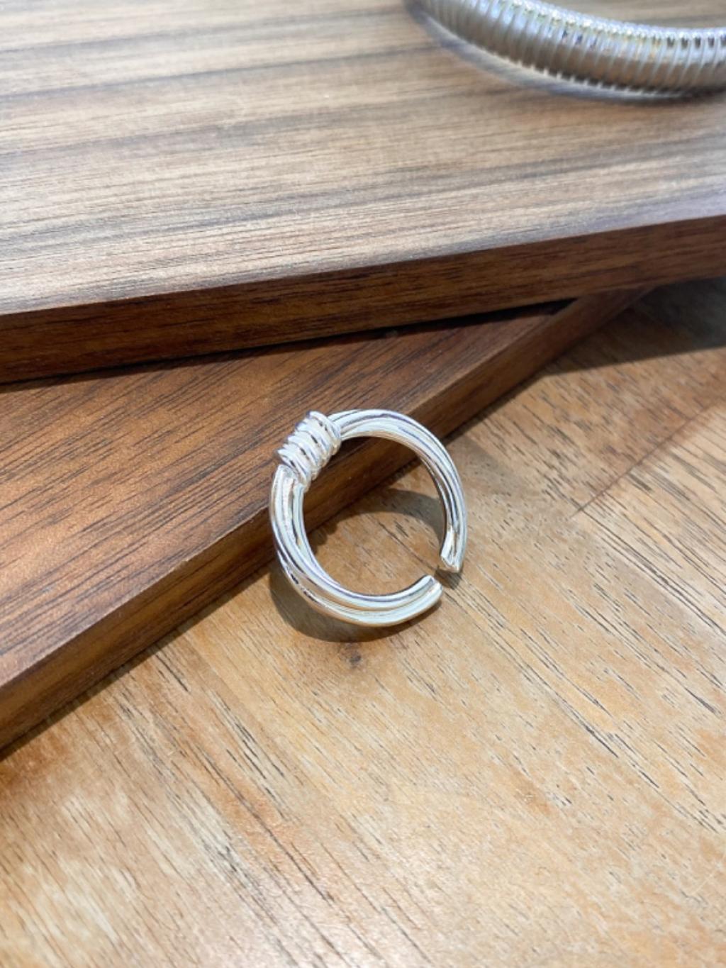 R1453 Twisted Wide Ring