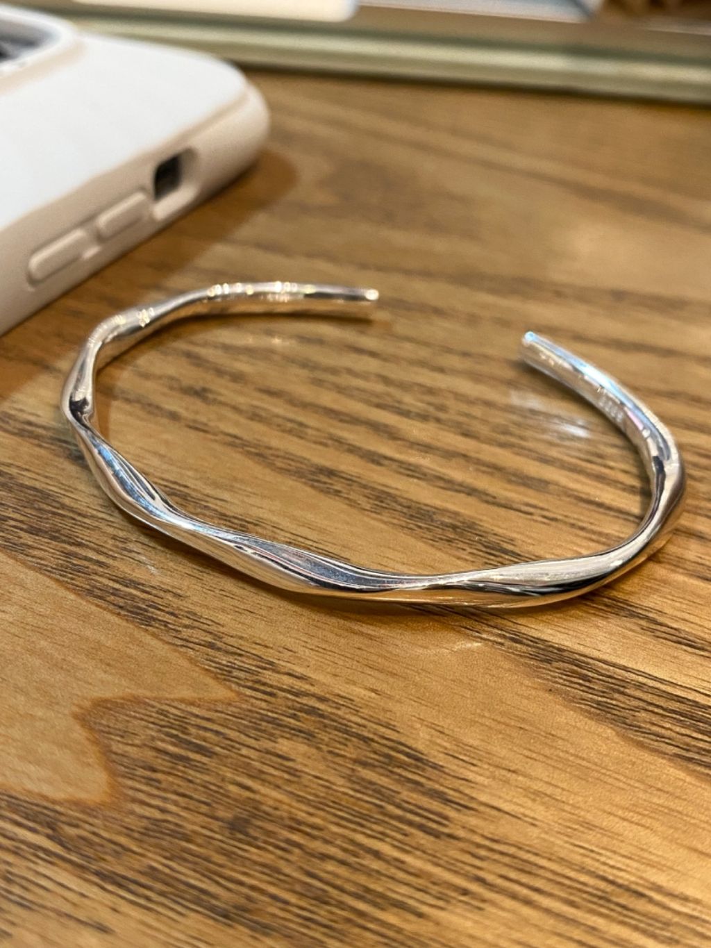 B1317 Twisted Bangle
