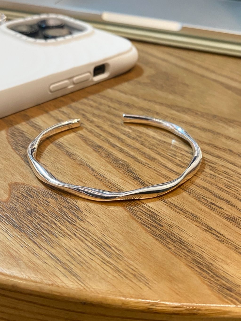 B1317 Twisted Bangle