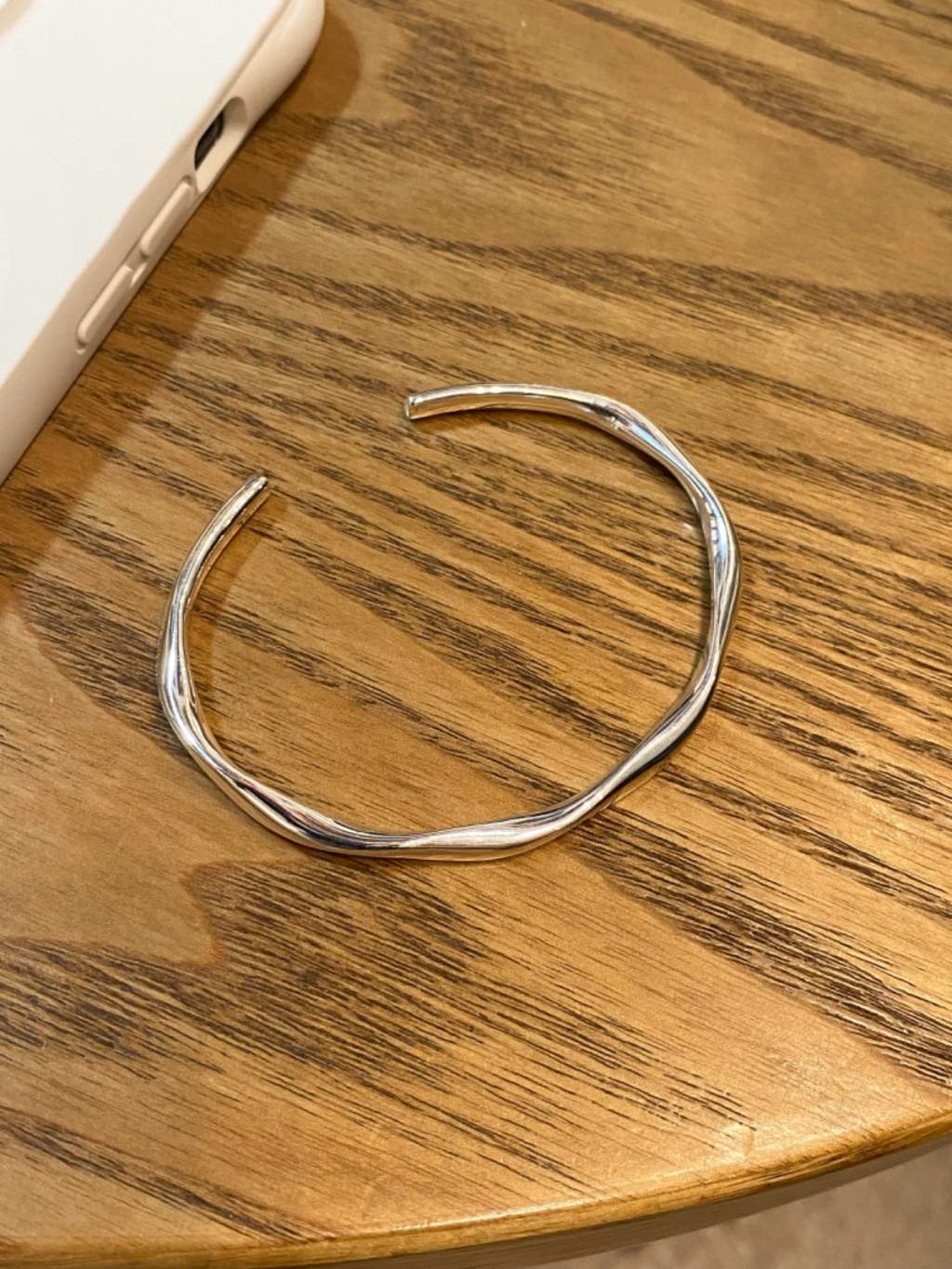 B1317 Twisted Bangle