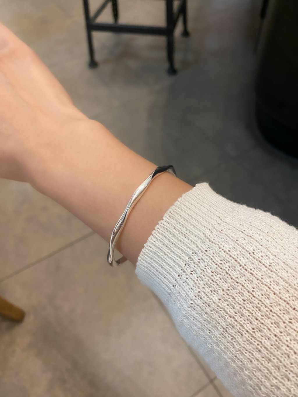 B1317 Twisted Bangle