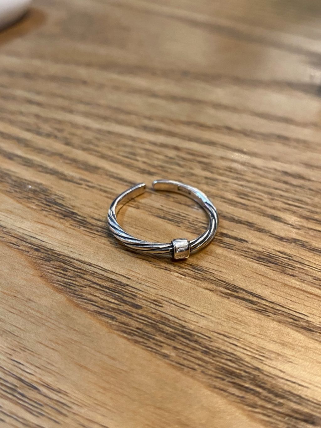 R1430 Twirl Cube Ring
