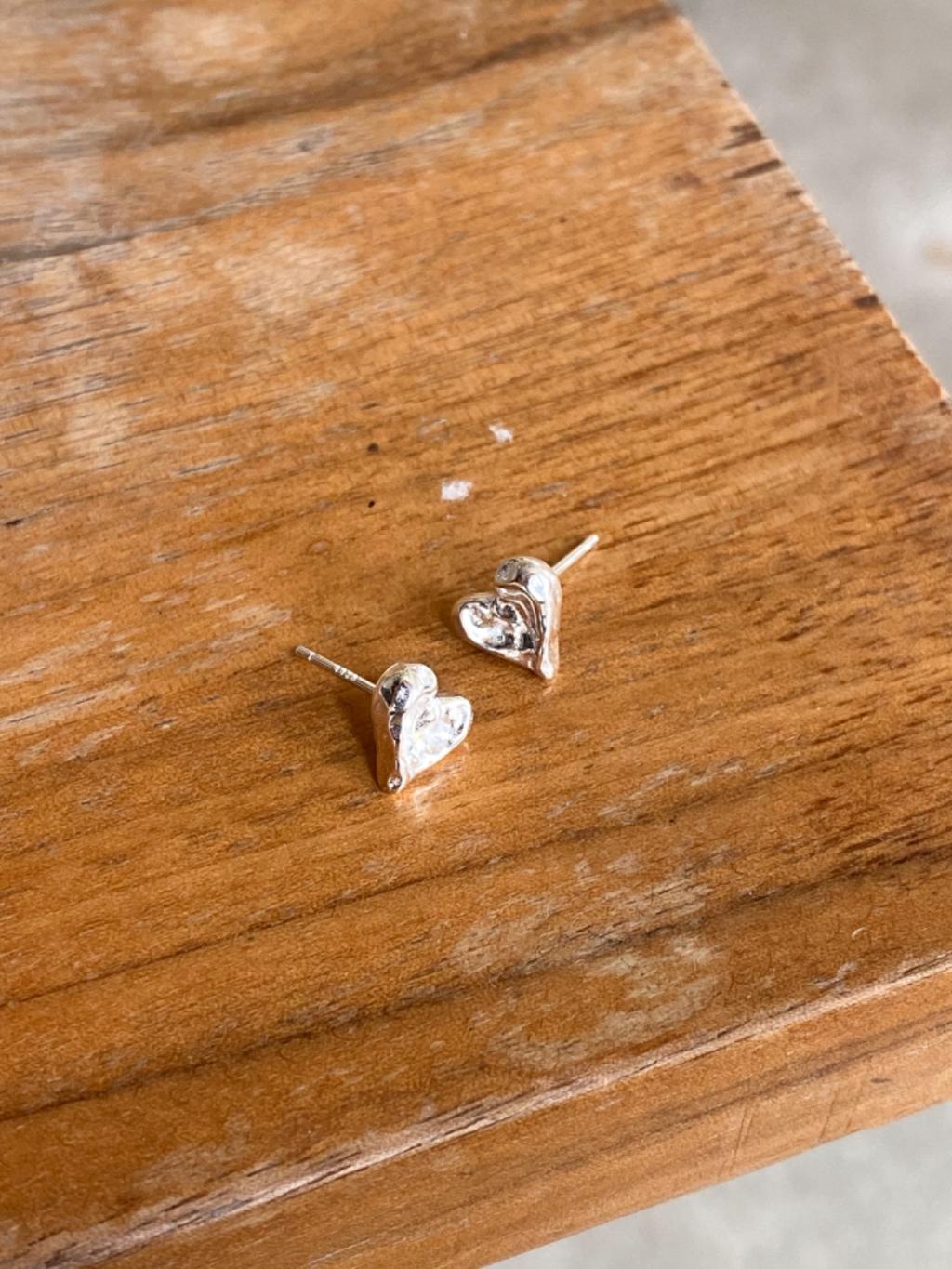 E1354 不規則愛心耳環