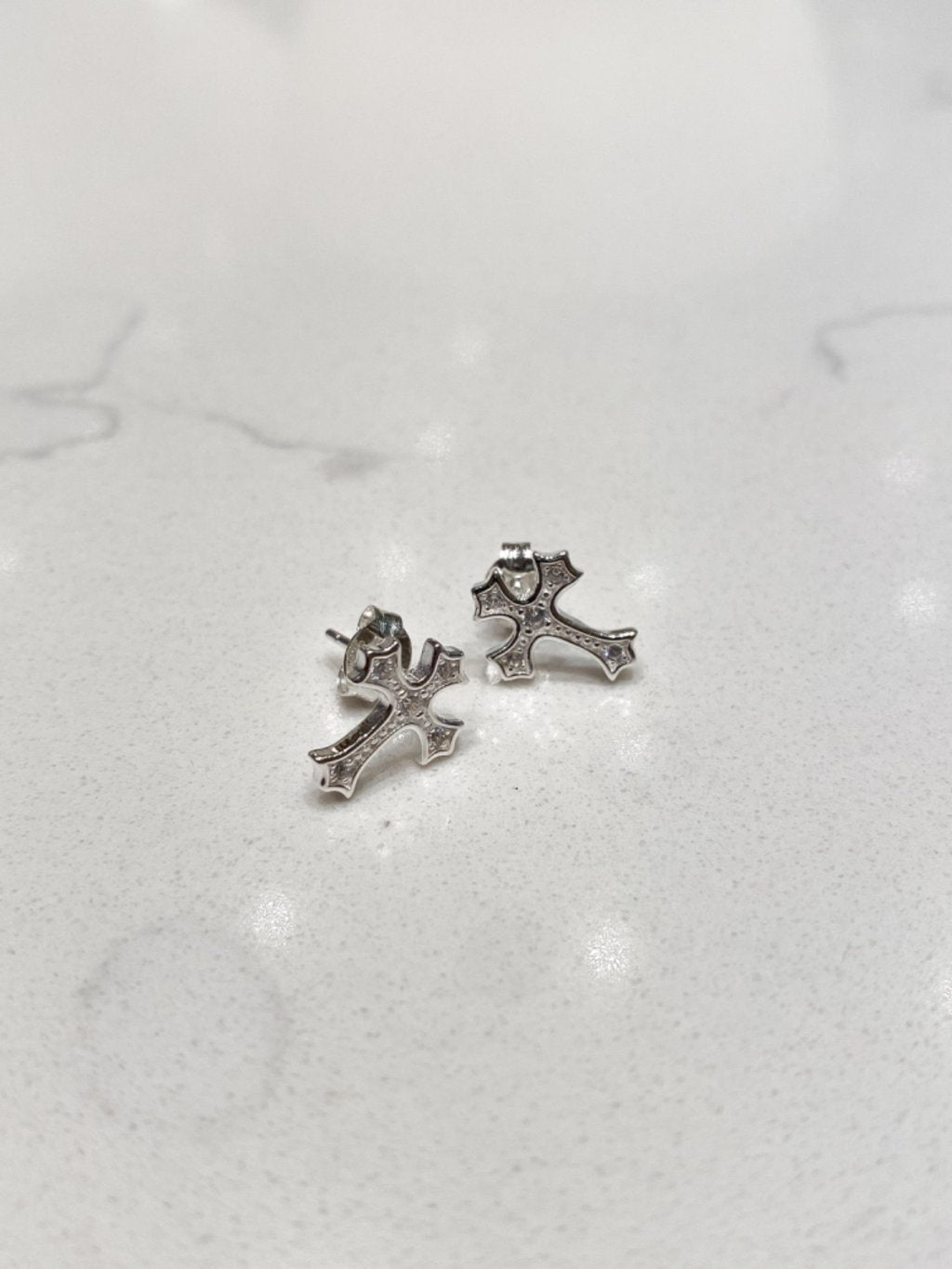 E1372 White Cubic Zirconia Cross Earrings
