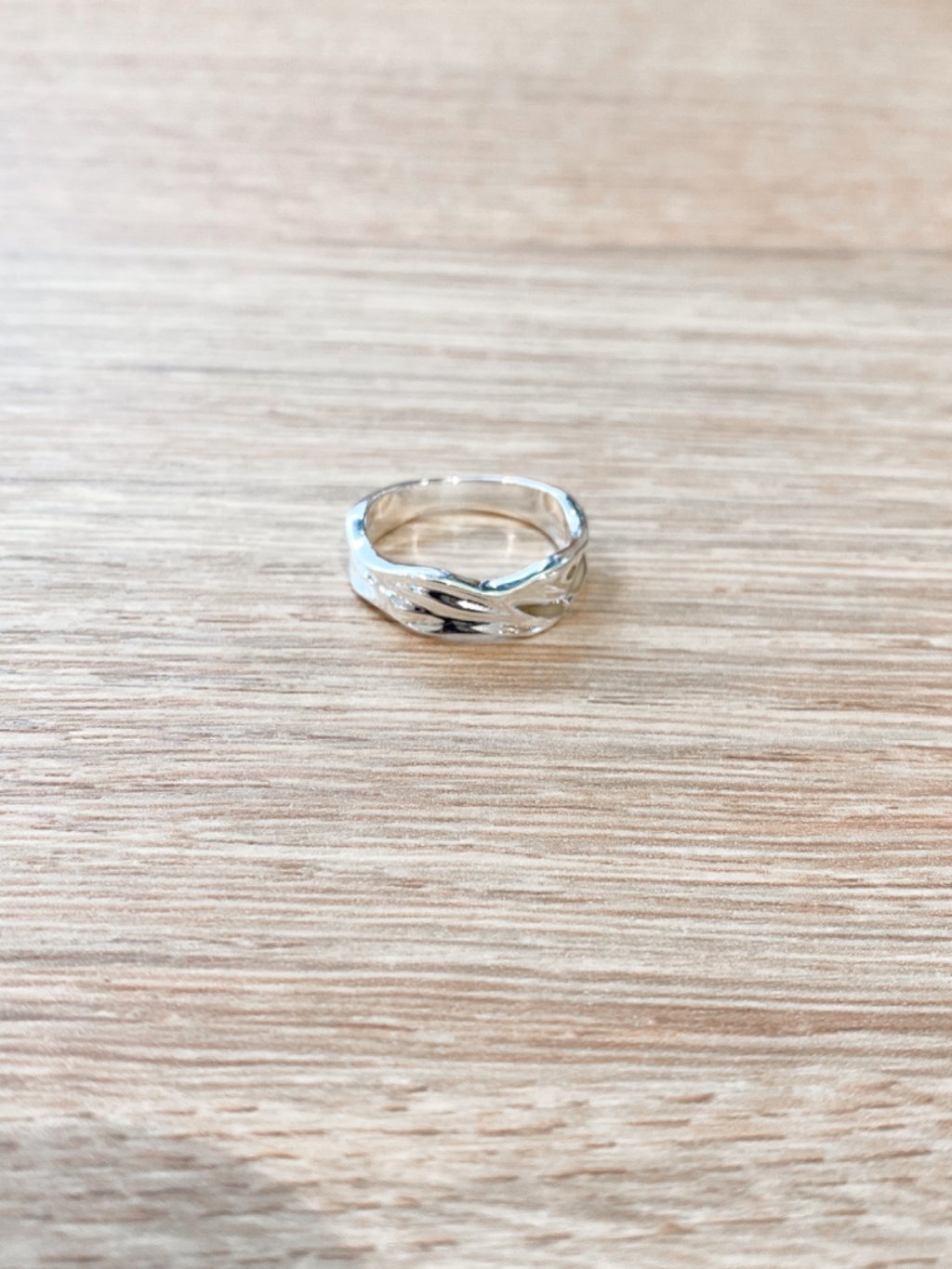 R1574 Irregular Grooved Ring