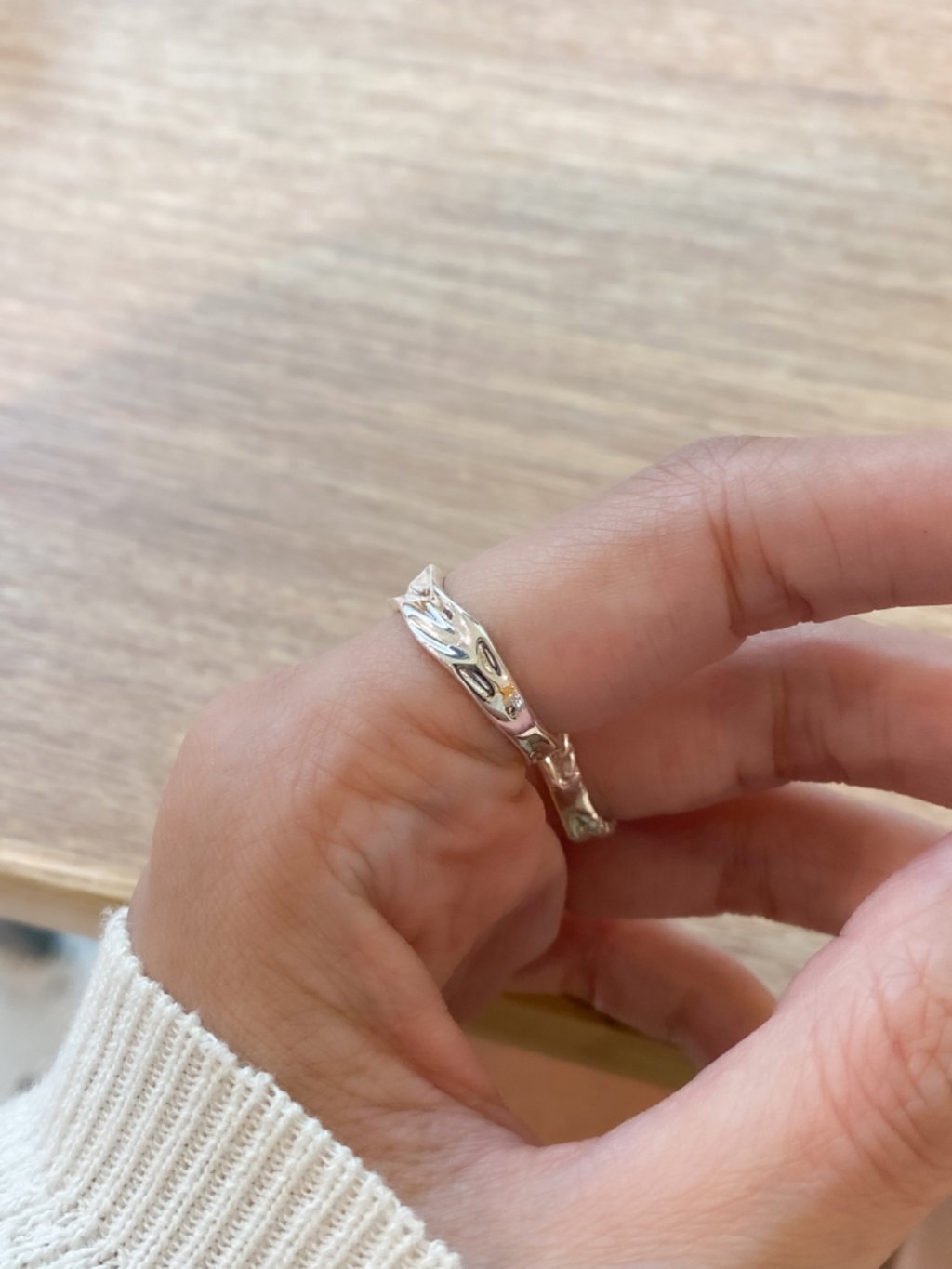 R1574 Irregular Grooved Ring