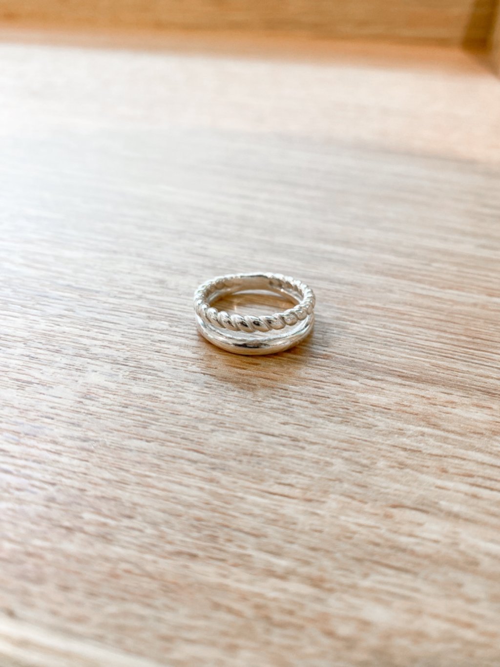 R1577 Twisted Smooth Double Layer Ring