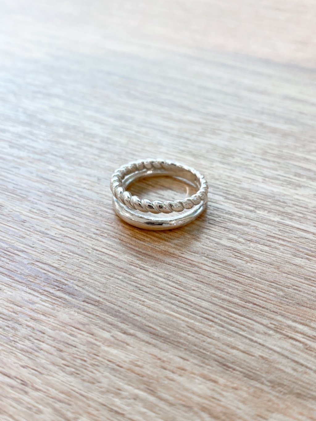 R1577 Twisted Smooth Double Layer Ring