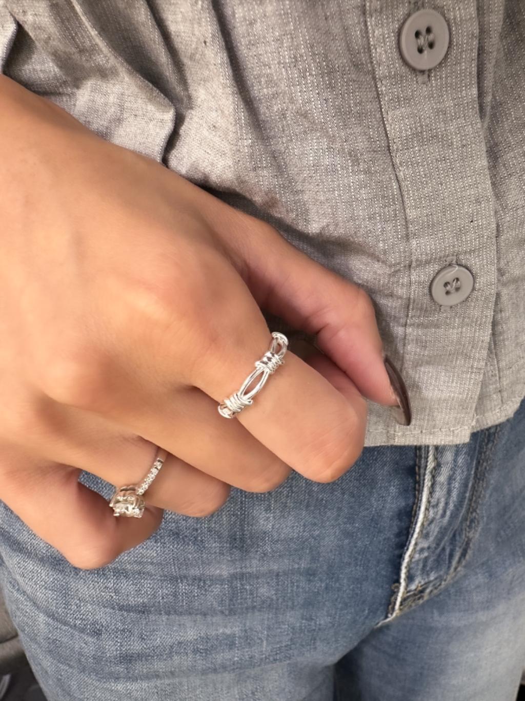 R1584 Knot Ring