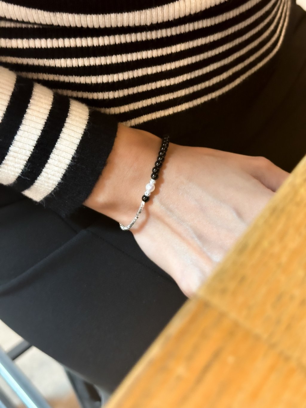 B1414 Black Agate Pearl Crushed Silver Bracelet
