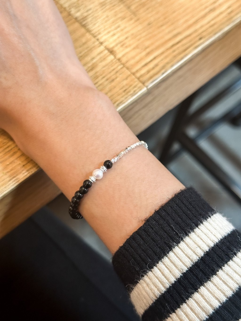 B1414 Black Agate Pearl Crushed Silver Bracelet