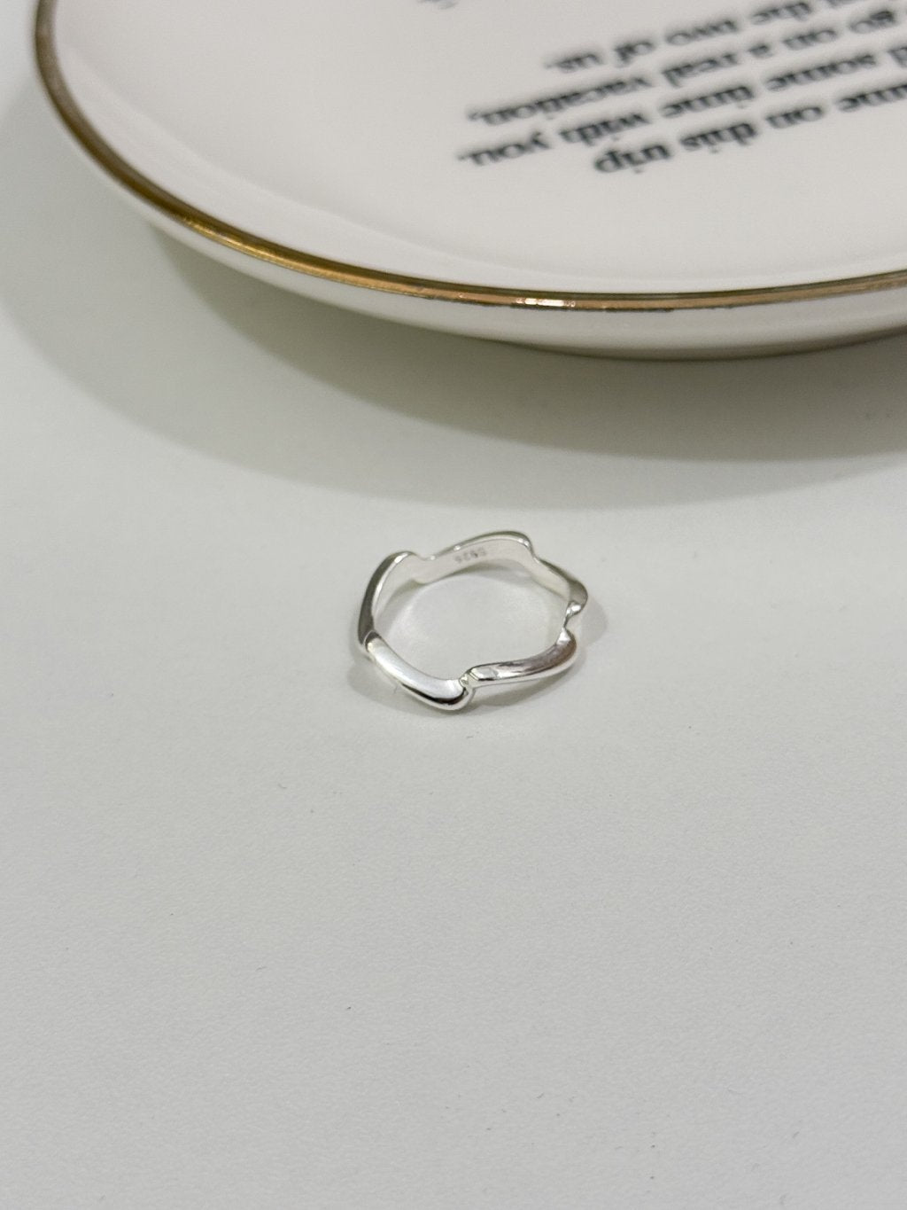 R1664 Small Wave Ring
