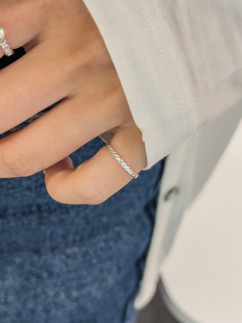 R1670 Flat Extra Thin Ring