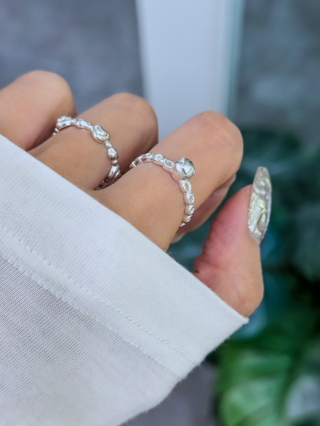 R1673 Beaded Hollow Ring
