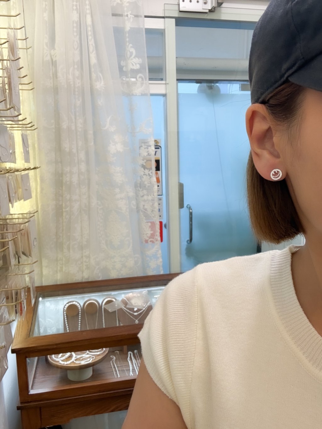 E1431 鋯石笑哈哈耳環