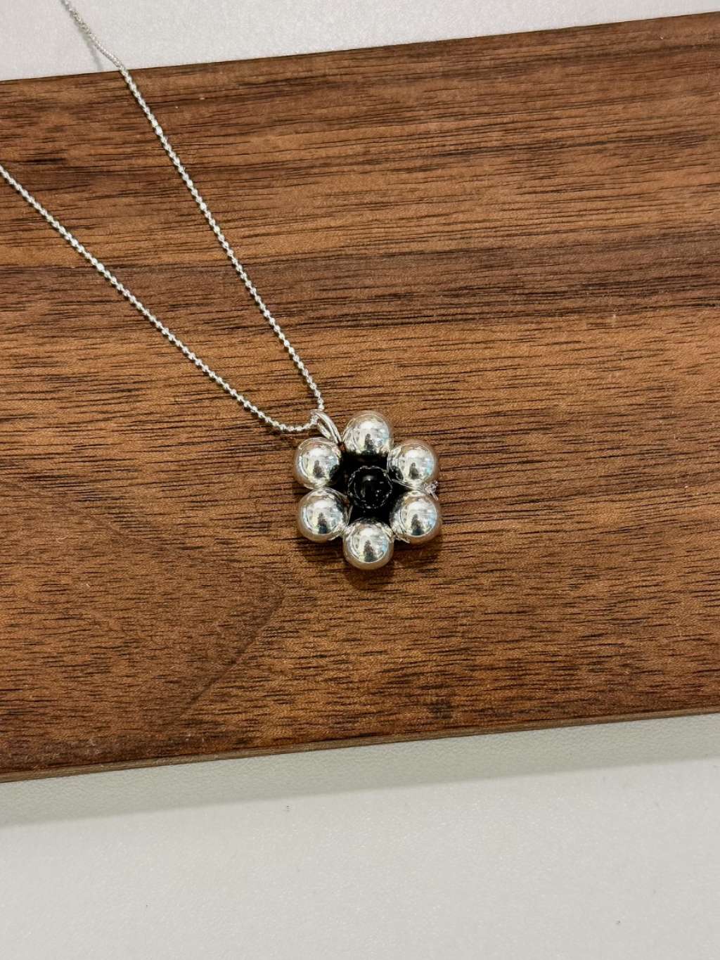 N1306 黑瑪瑙銀珠花花長頸鏈