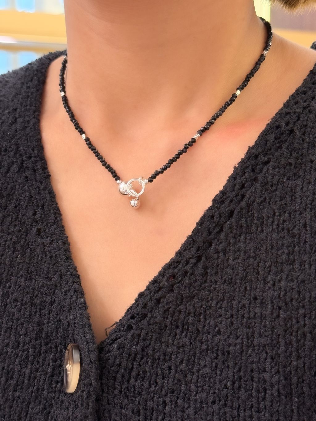 N1310 Black Agate Pebble Front Clasp Necklace