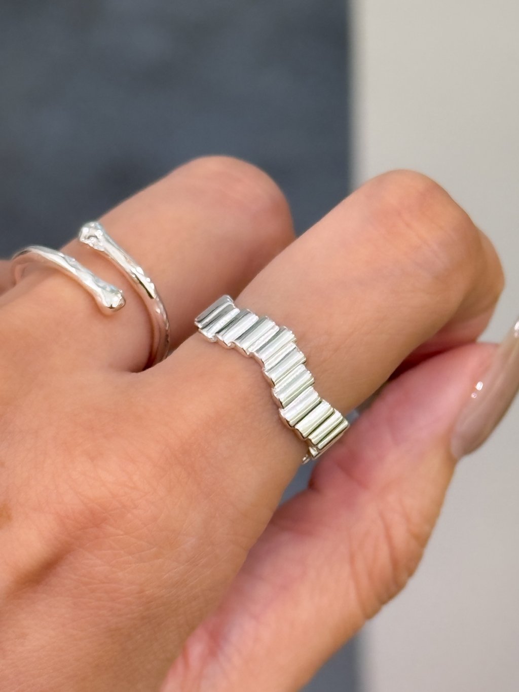 R1688 Wavy Bullet Ring