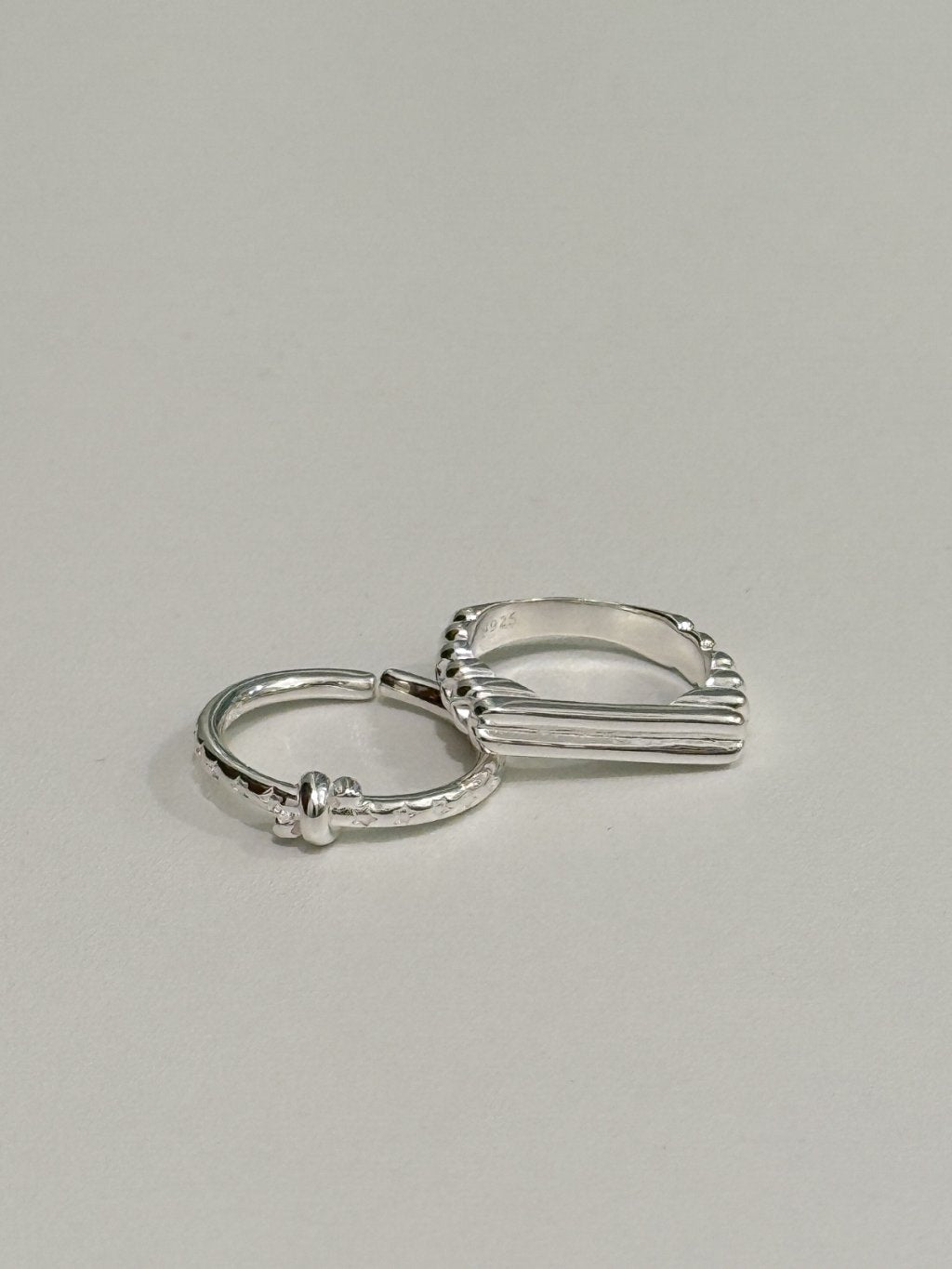 R1700 Knotted Star Pattern Ring