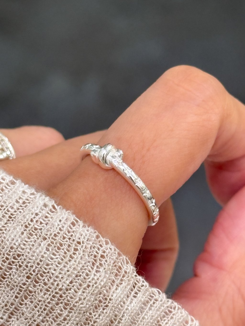 R1700 Knotted Star Pattern Ring