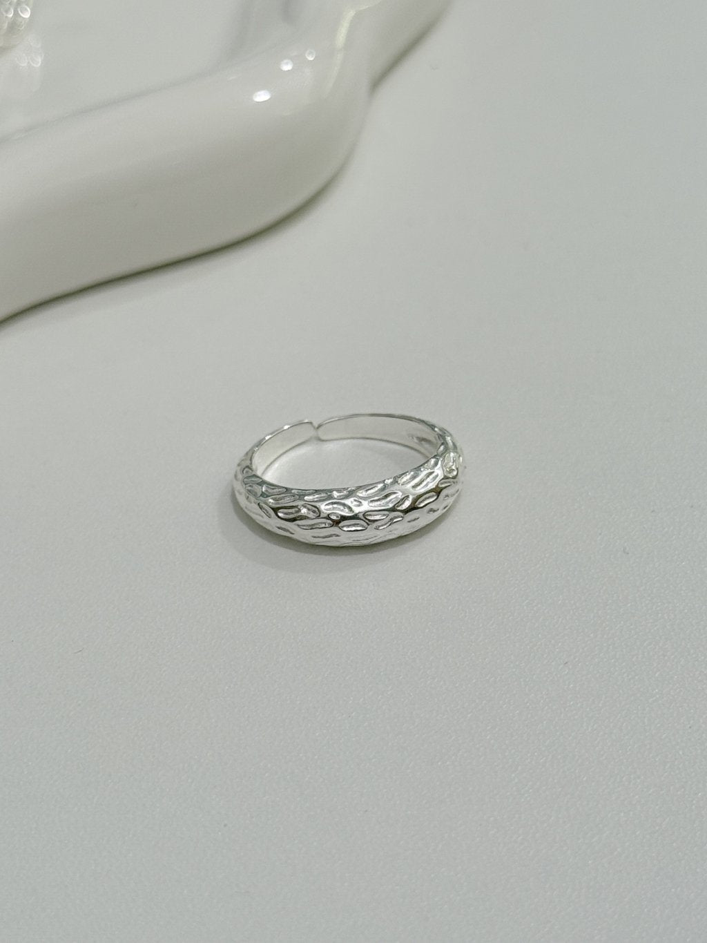 R1692 Embossed Matte Oval Ring
