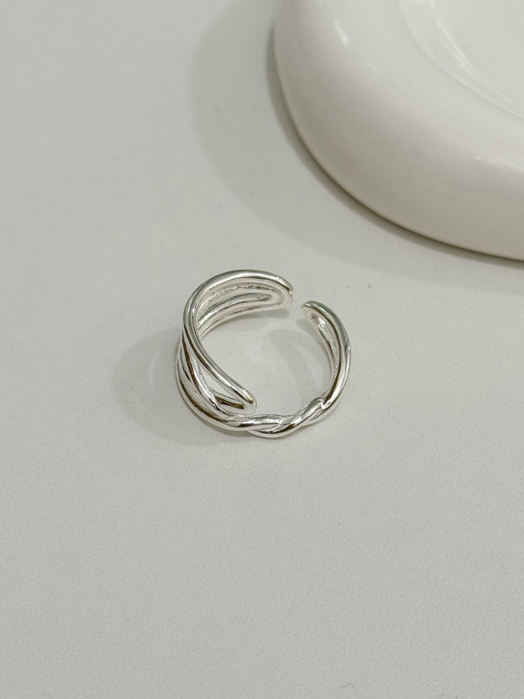 R1691 Multi-Layered Linear Right Twist Knot Ring