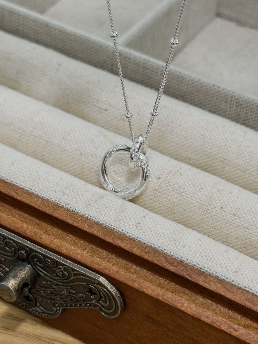 N1311 Intertwined Circle Zircon Necklace