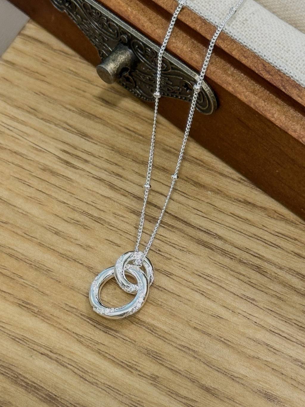 N1311 Intertwined Circle Zircon Necklace