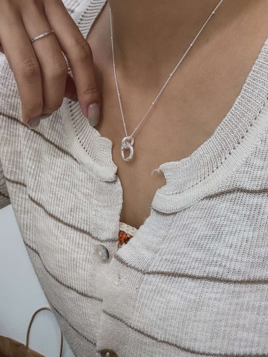 N1311 Intertwined Circle Zircon Necklace
