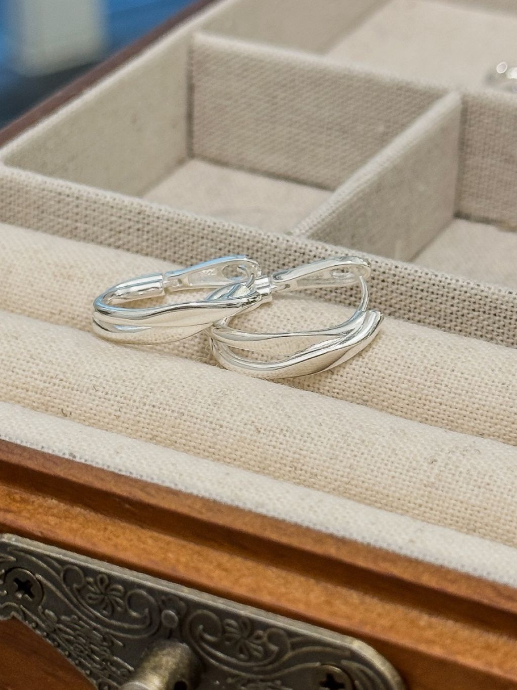E1442 Irregular Double Coil Hoop Earrings