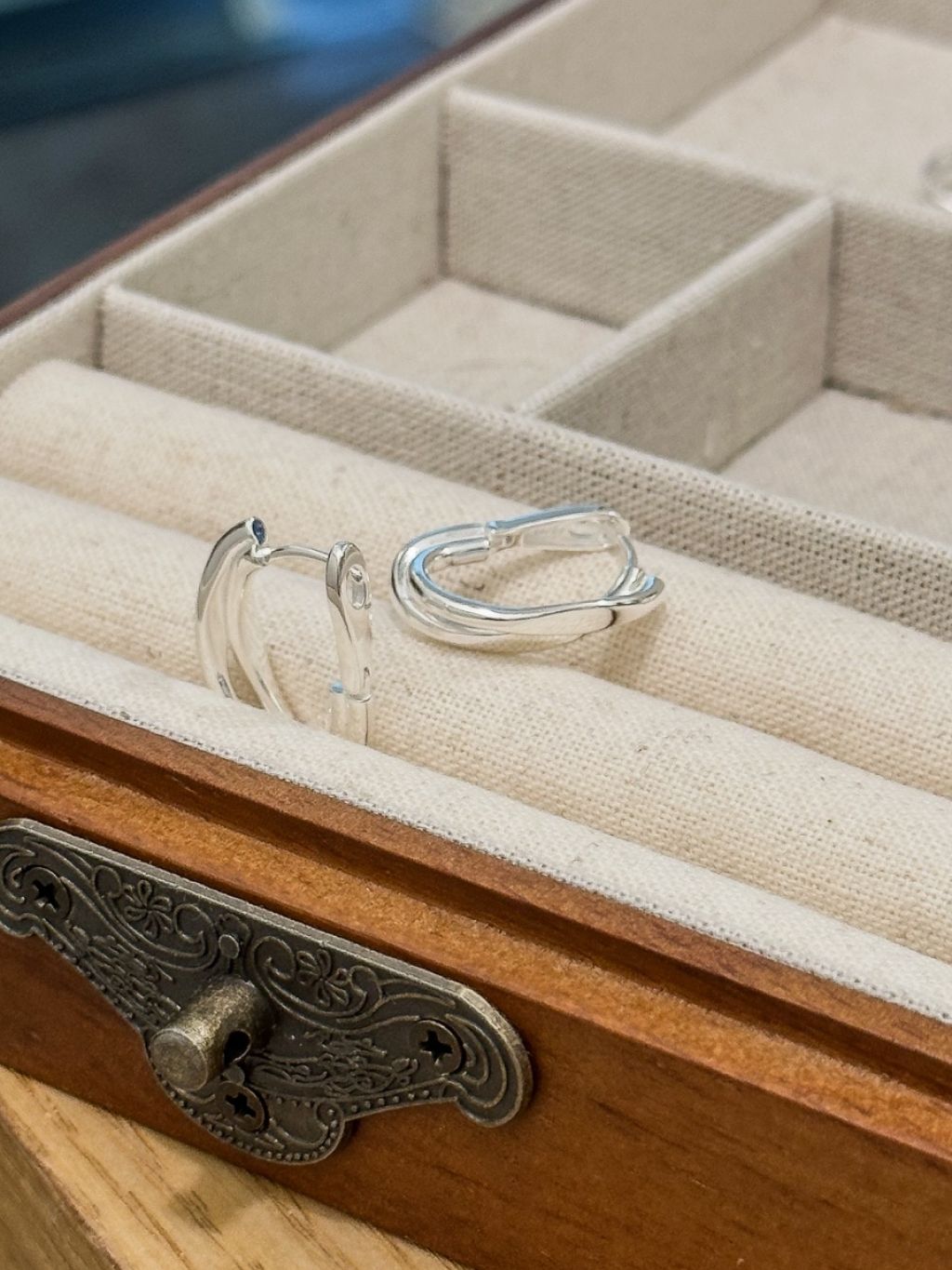 E1442 Irregular Double Coil Hoop Earrings