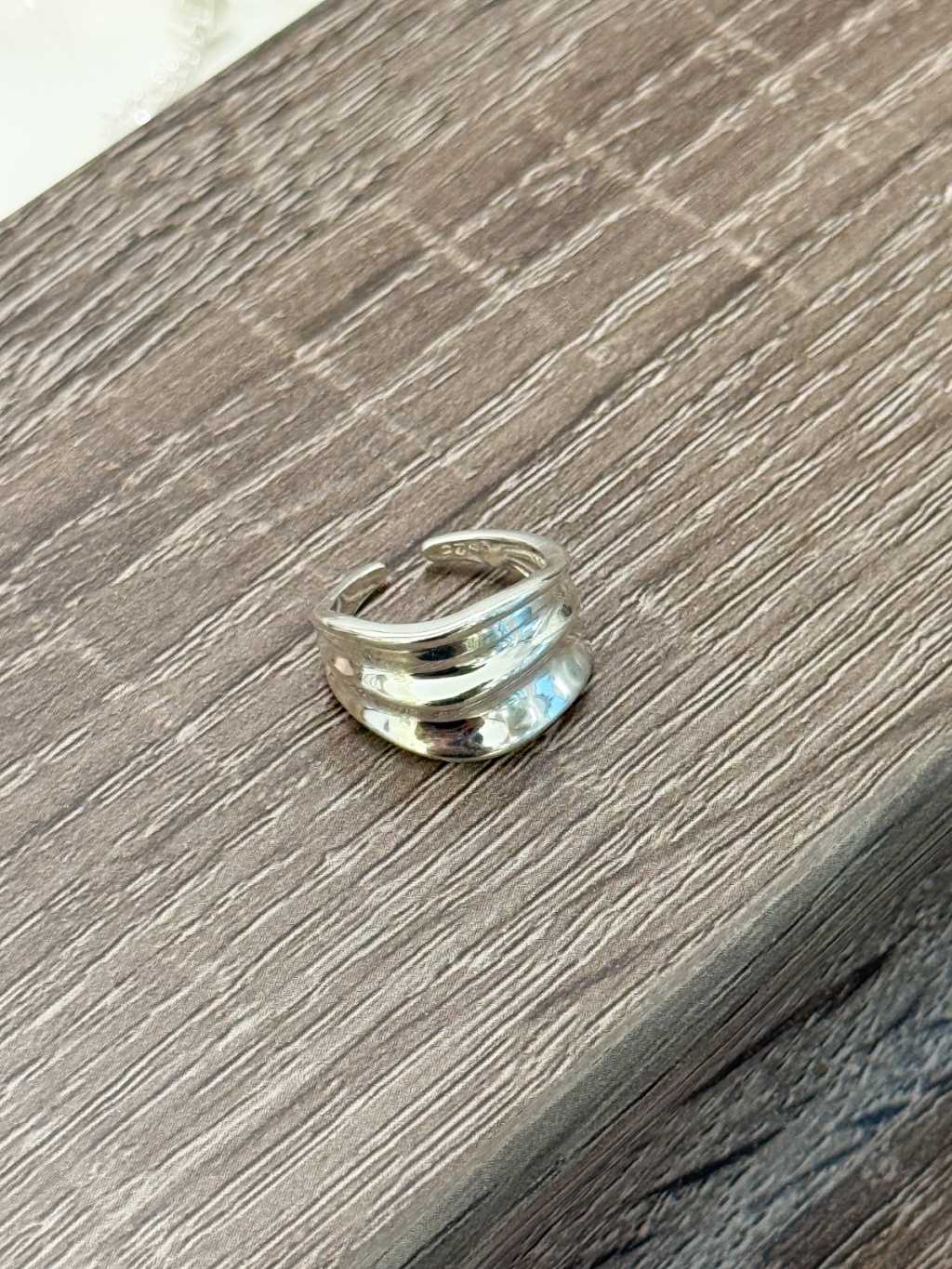 R1702 Three-Layer Wavy Thick Tail Ring