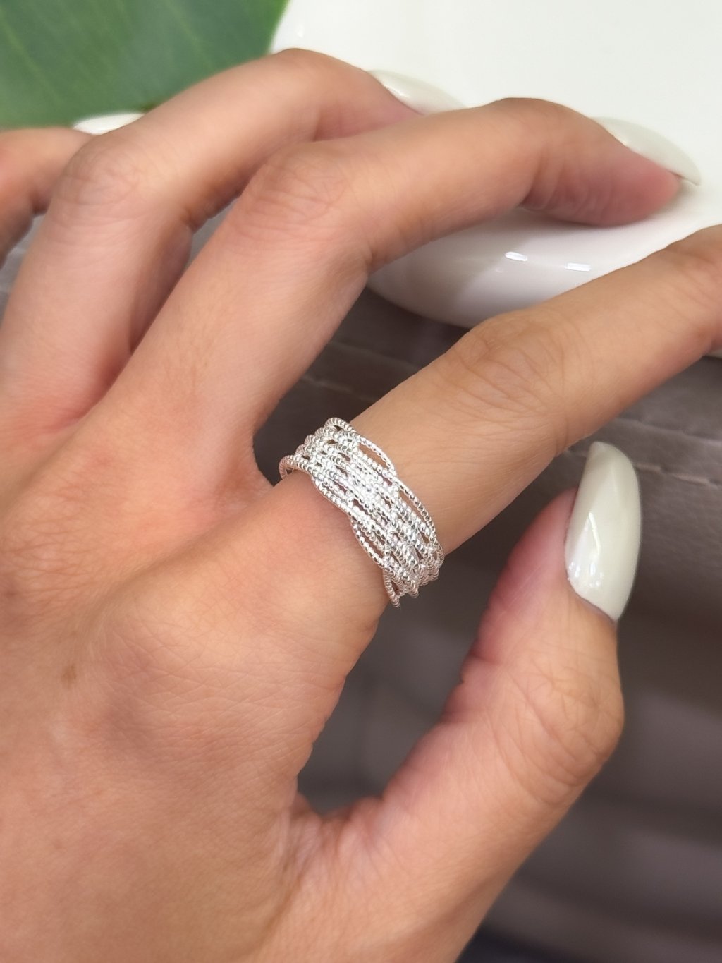 R1711 Linear Lace Ring