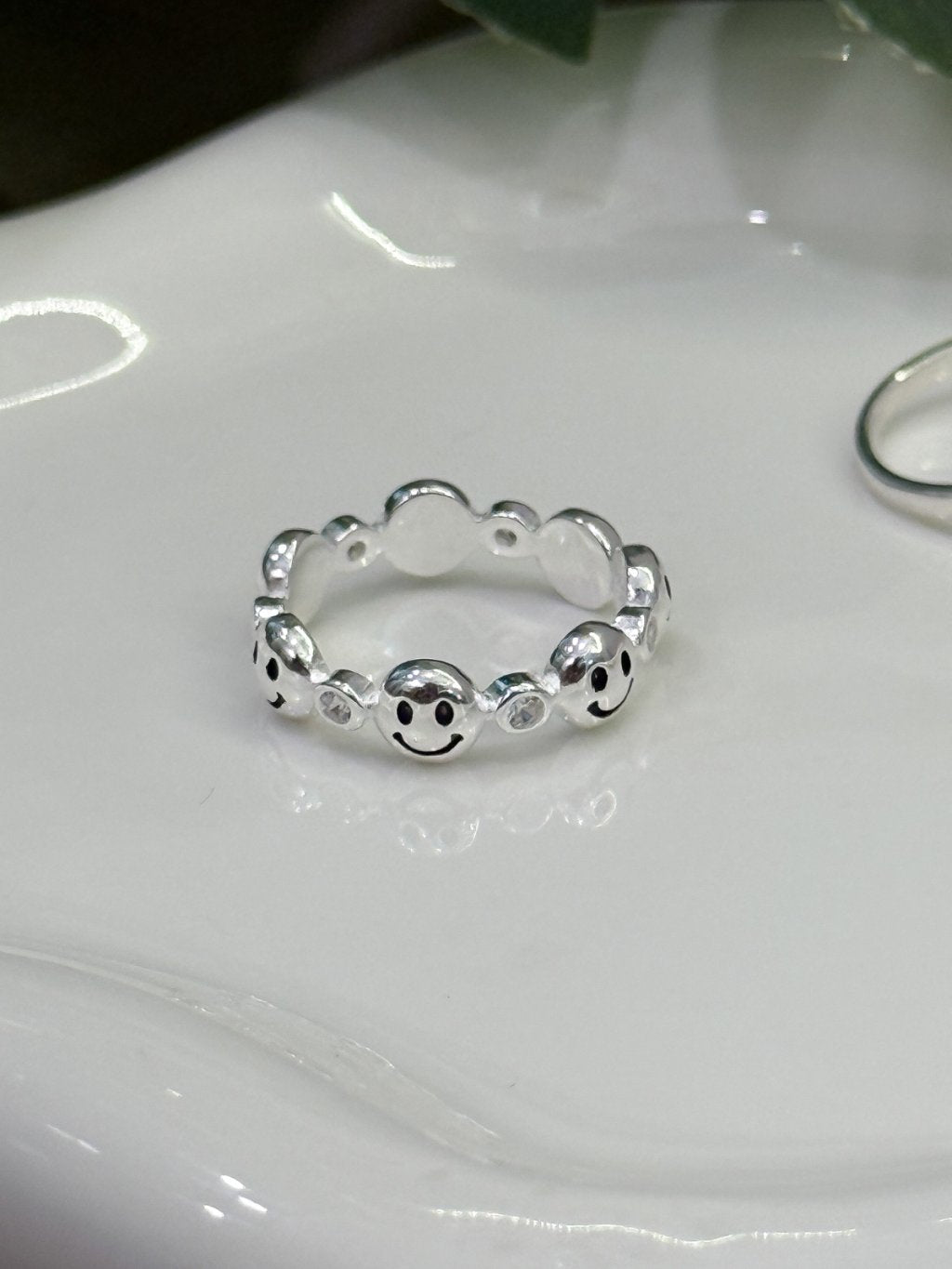 R1717 Zircon Round Smiley Face Ring