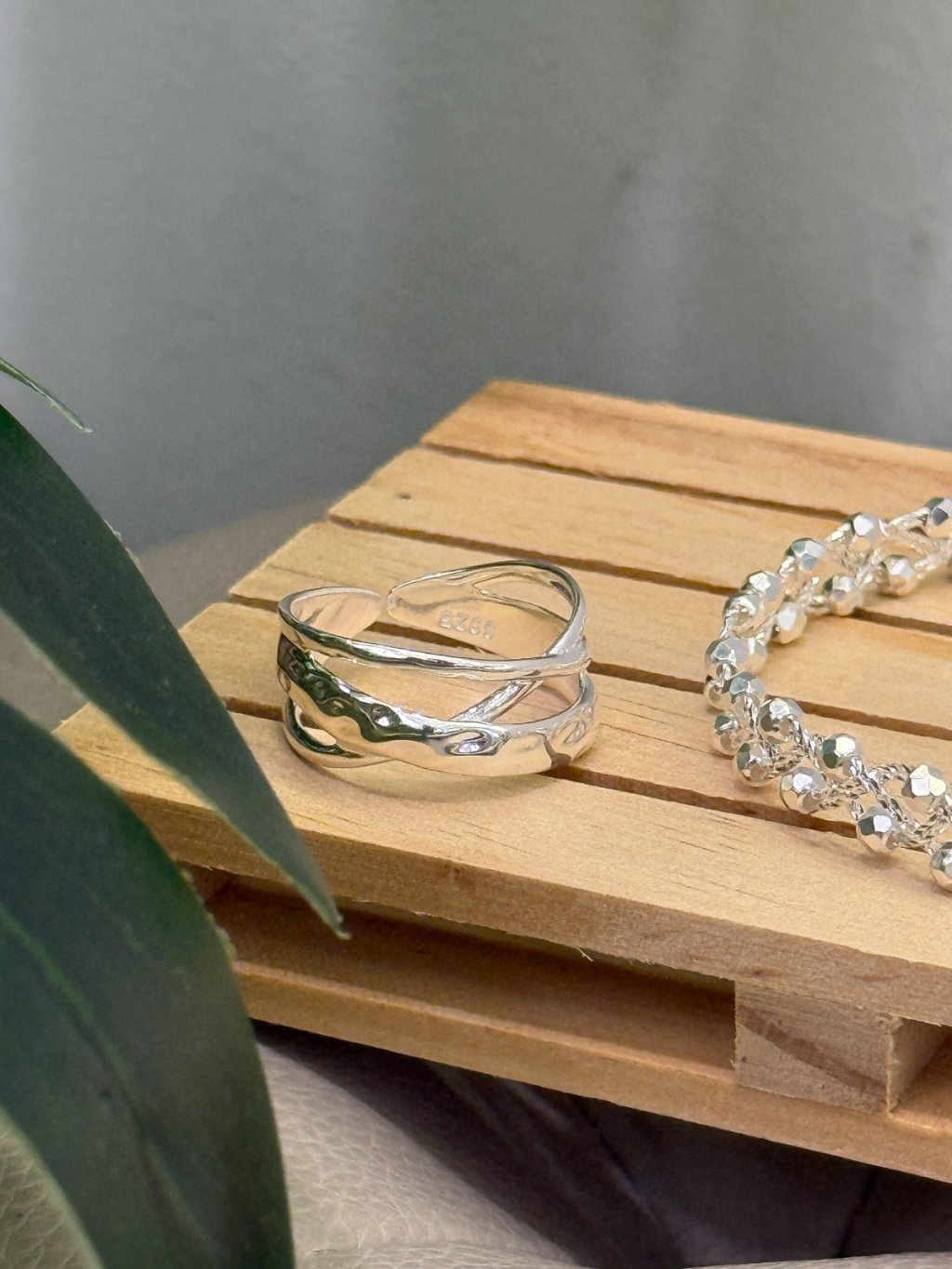 R1716 Thick and Thin Intersecting Lines Ring