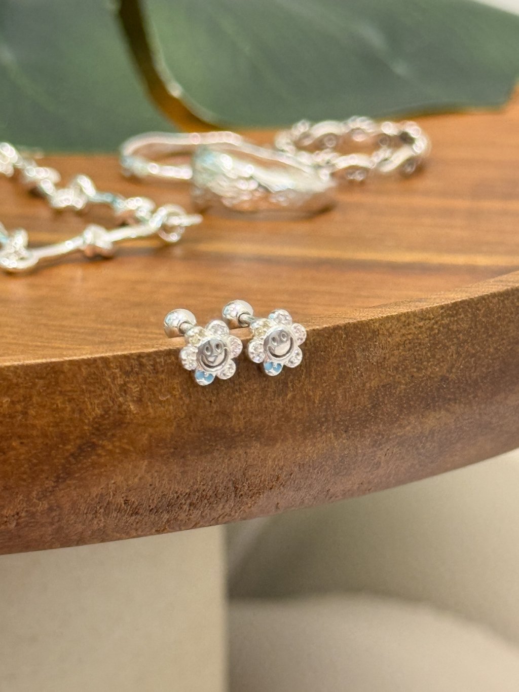 E1451 Zircon Smiley Flower Earrings