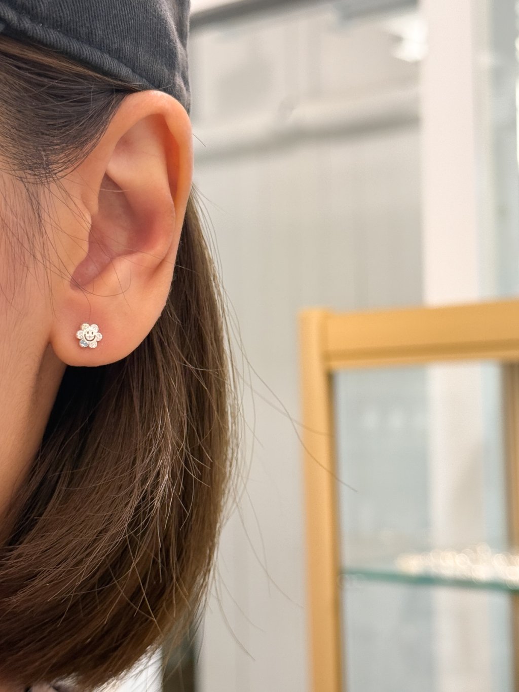 E1451 Zircon Smiley Flower Earrings