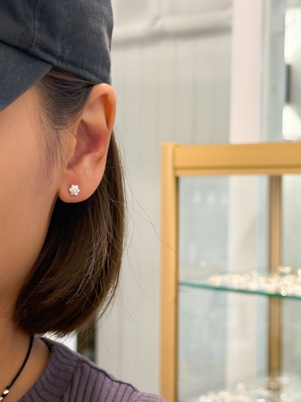 E1451 Zircon Smiley Flower Earrings