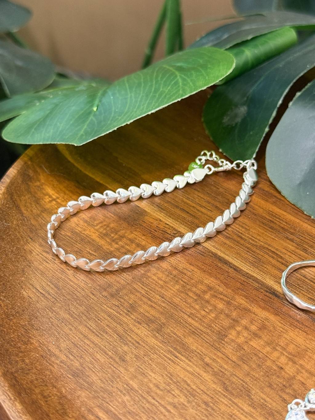 B1524 Heart-to-Heart Snake Bone Bracelet