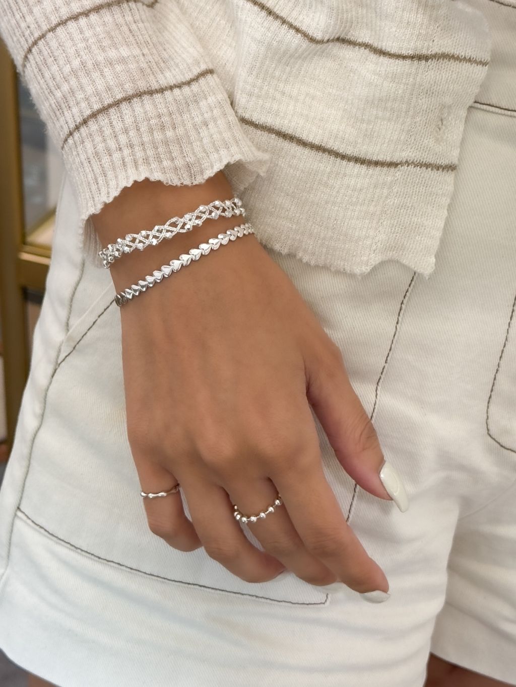 B1524 Heart-to-Heart Snake Bone Bracelet