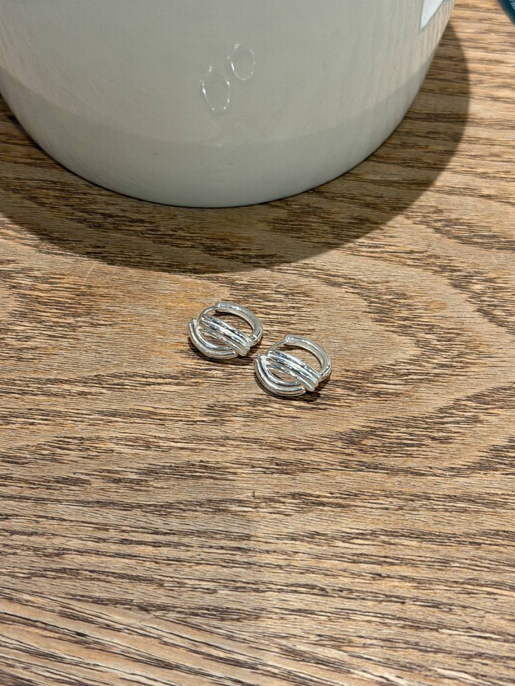 E1466 Striped Seashell Earrings