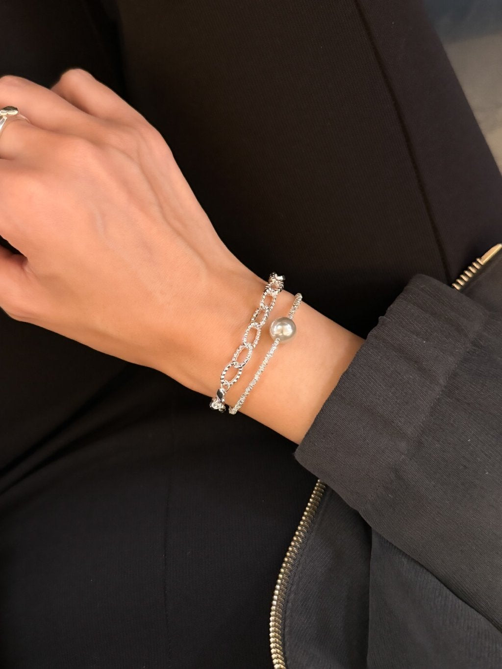 B1536 Dotted Oval Chain Bracelet