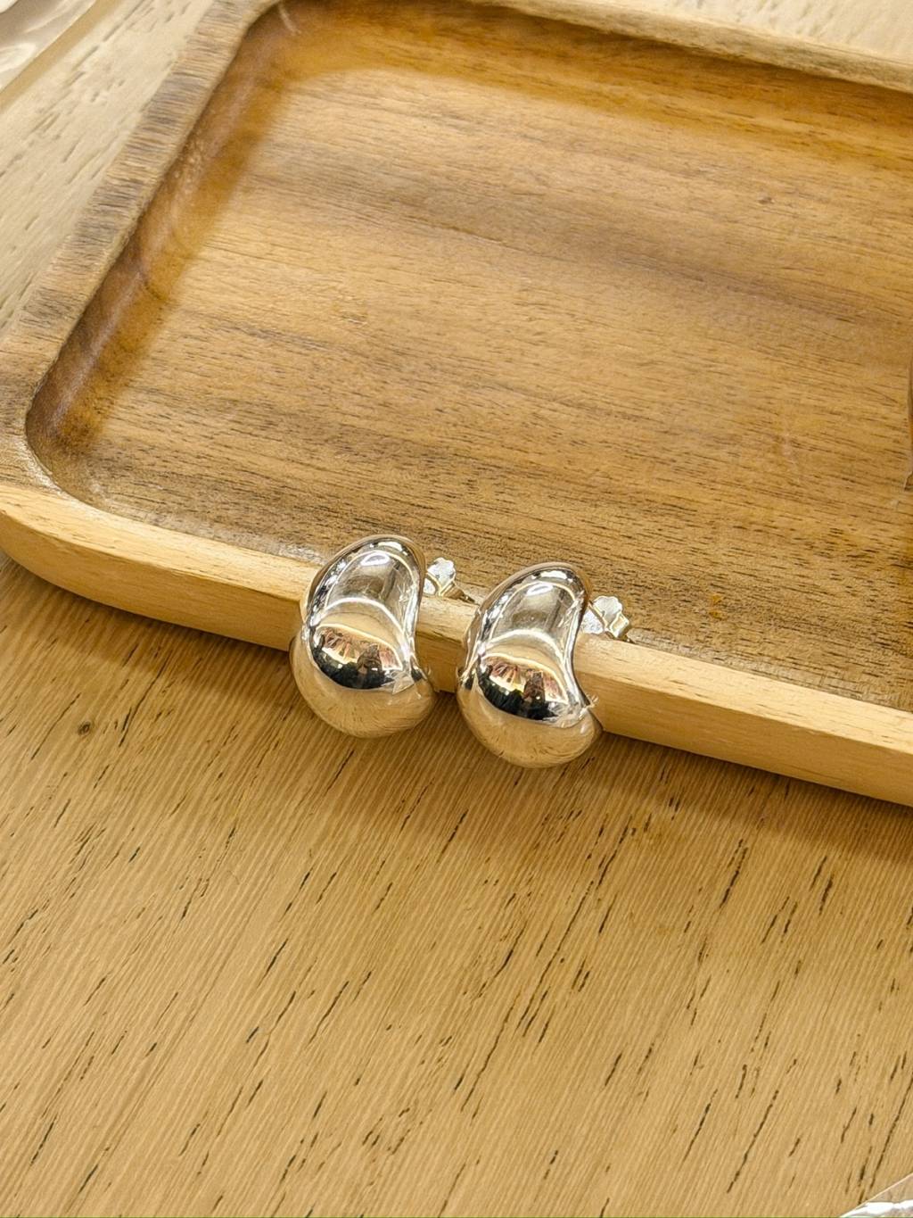 E1471 Smooth Bean Curd Earrings