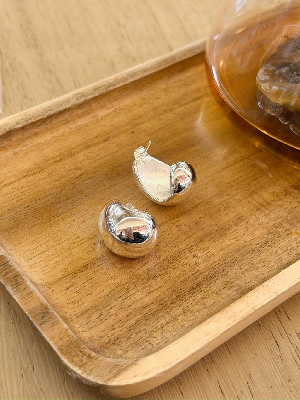 E1471 Smooth Bean Curd Earrings
