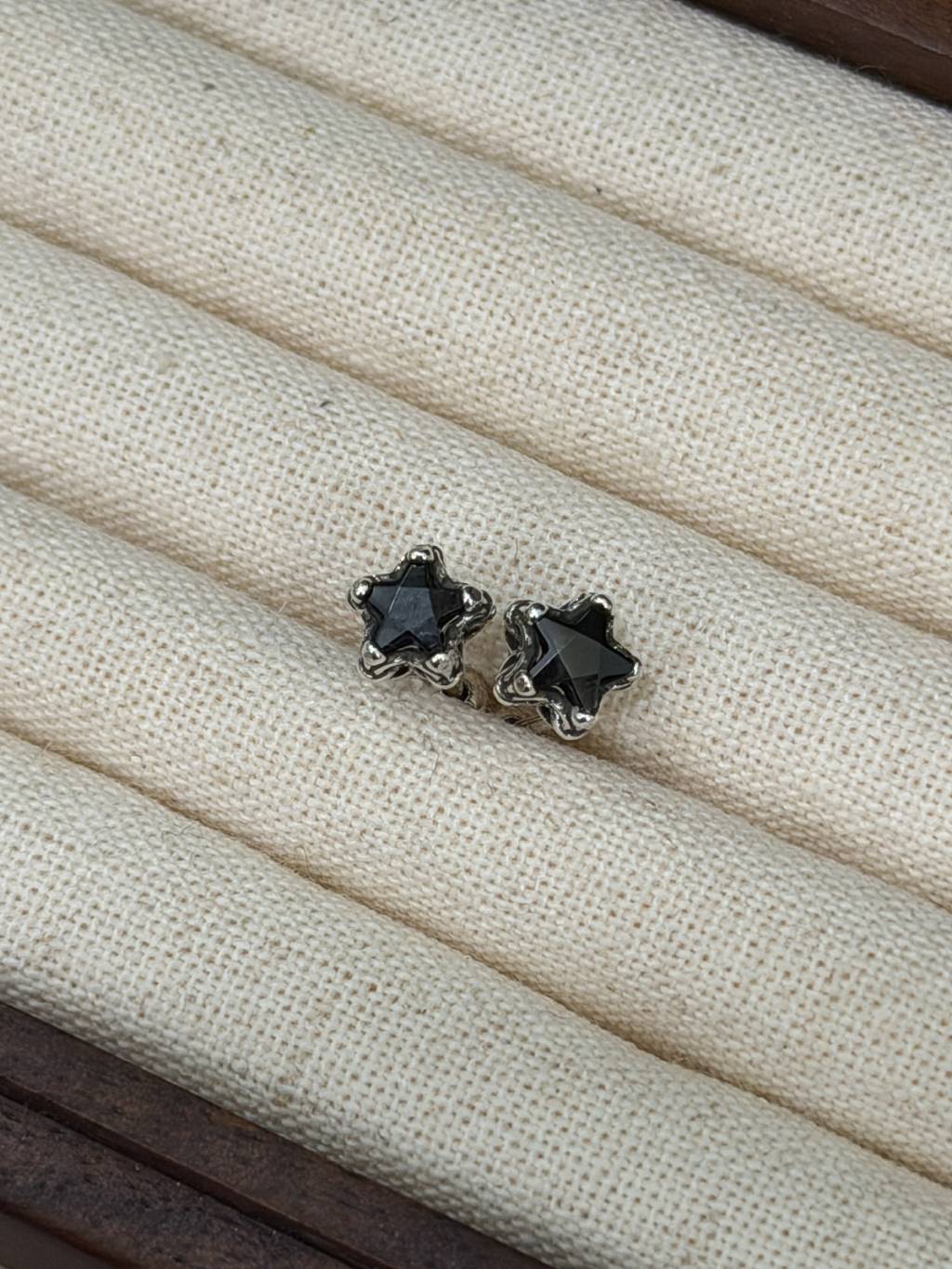 E1474 Black Zircon Retro Star Charm Earrings